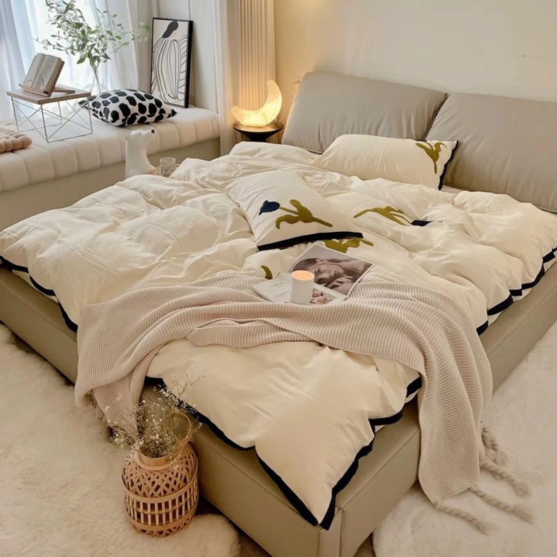 简约家具 真皮软床 意式极简软包床大象耳朵主卧双人皮床 简约家具 真皮软床 意式极简软包床大象耳朵主卧双人皮床